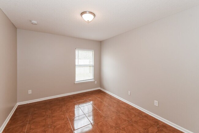 Building Photo - 6789 Southern Oaks Dr