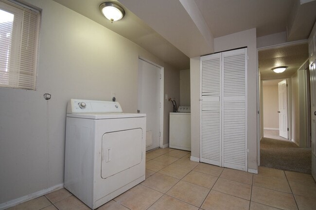 Building Photo - Comfortable Kearns 4-Bed Home with Spacious layout & Private Yard