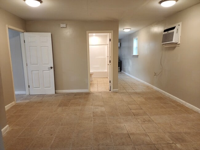 Building Photo - 2600 Countiss Dr