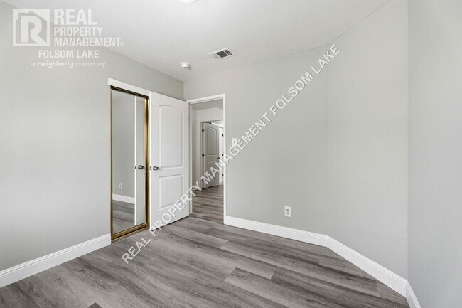 Building Photo - 619 Wales Dr