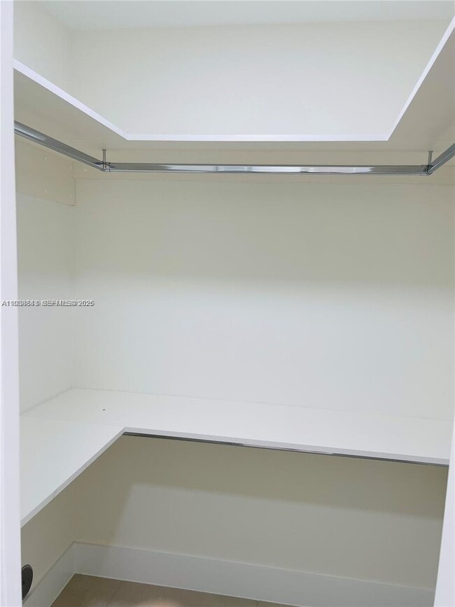 Building Photo - 310 E 7th St