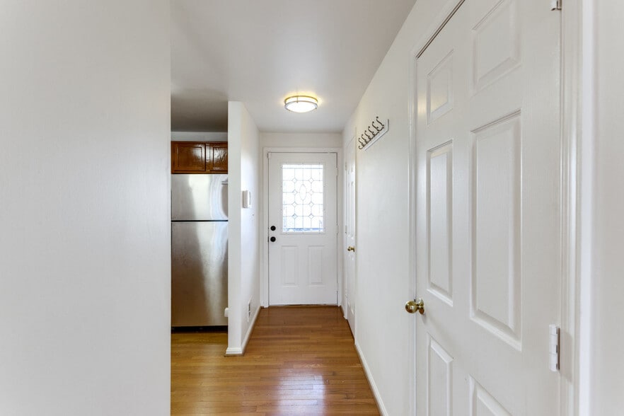 Building Photo - 5837 Norham Dr