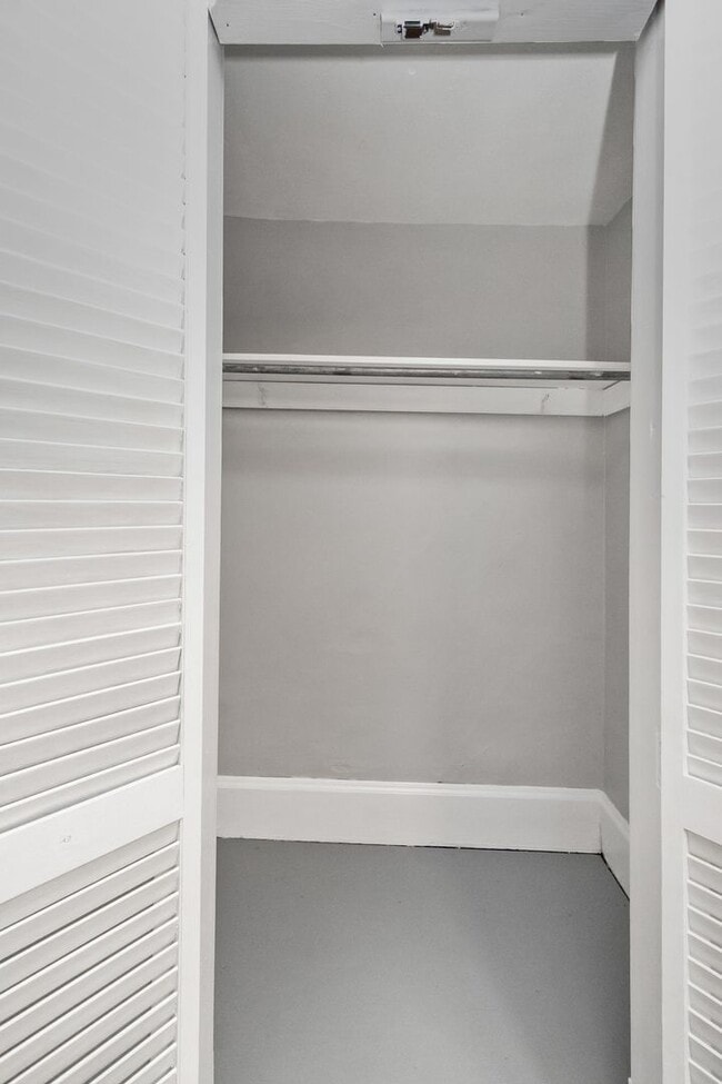 Building Photo - 1901 W Broad St