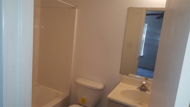 Building Photo - 3223 Reforma Dr