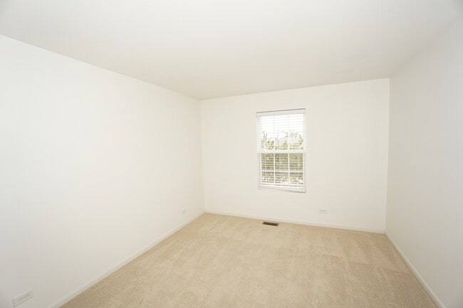 Building Photo - 210 Portage Ln