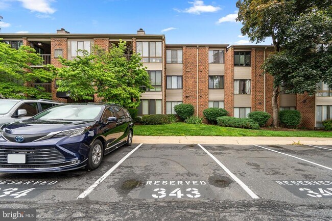 Building Photo - 18050 Chalet Dr