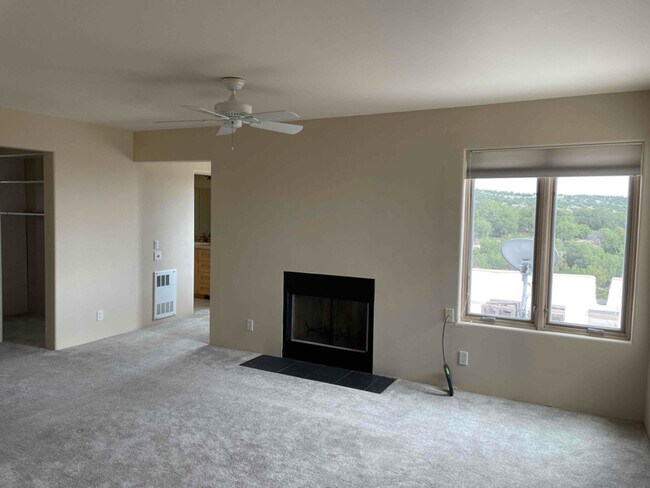 Building Photo - 4 Old Agua Fria Rd E