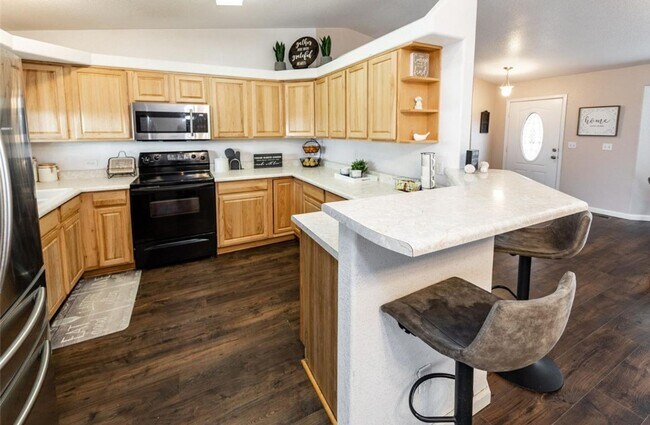 Building Photo - Spacious 5-Bedroom Home on 5 Acres with Panoramic Mountain Views & Endless Possibilities