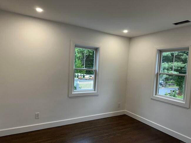Building Photo - 69 Cos Cob Ave