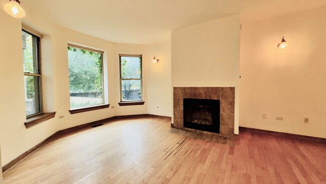 Building Photo - 6128 S Kenwood Ave