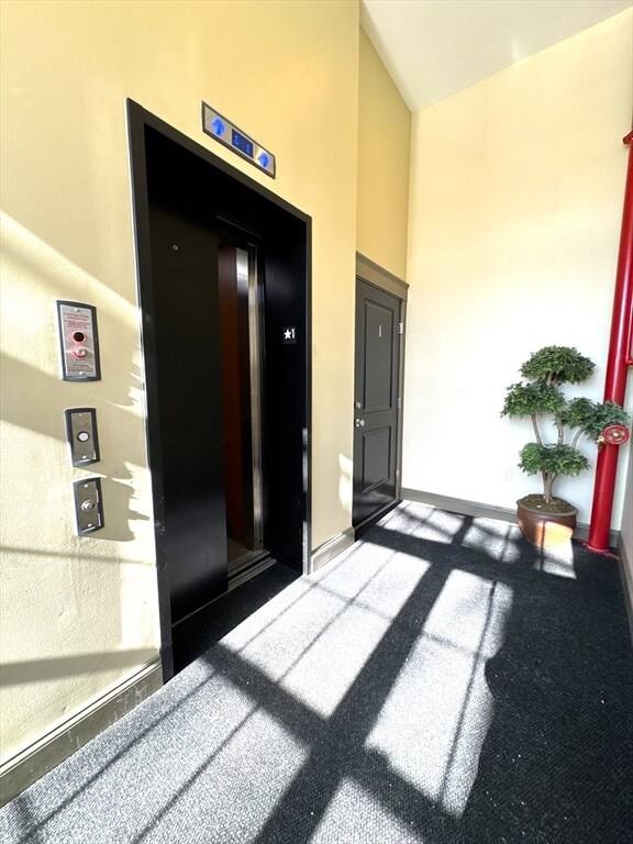 Building Photo - 3 Main St