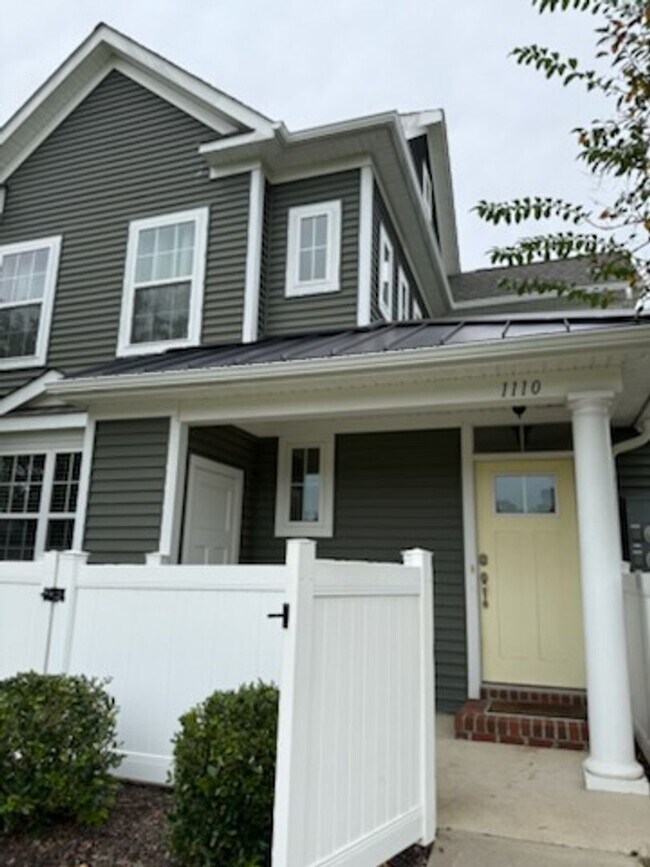 Building Photo - Wow! Incredible Luxury Townhome in William...