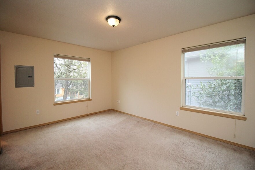 Building Photo - 6731 N Albina Ave