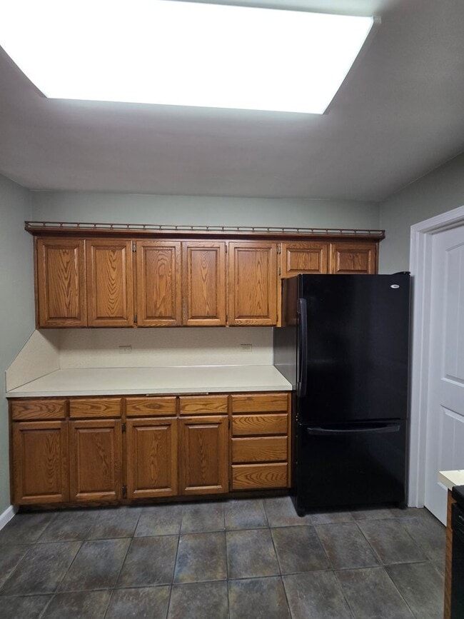 Building Photo - Pet Friendly Single Level 3 Bed 2 Bath Hom...
