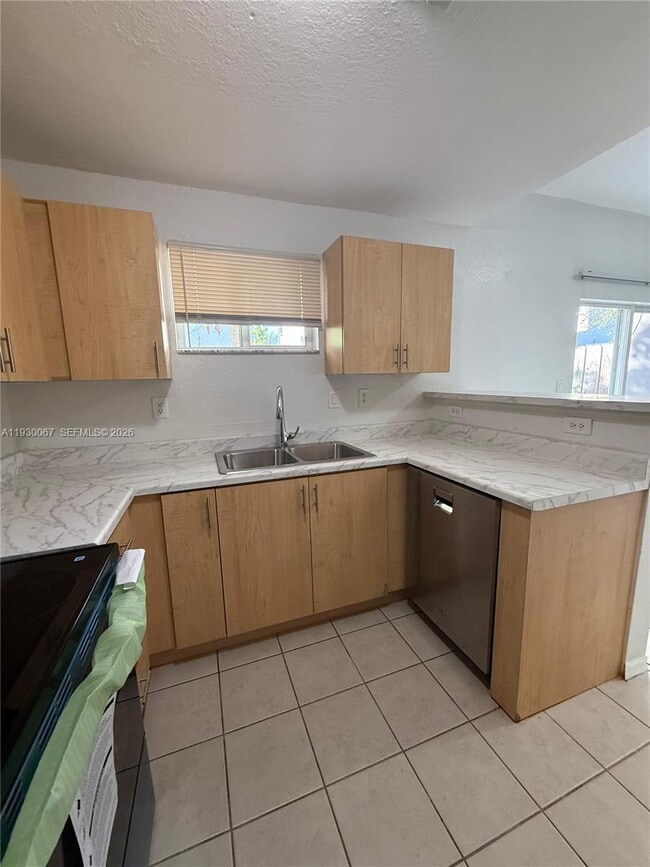 Building Photo - 1692 SE 9th Ave