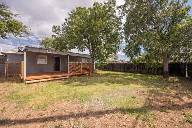 Building Photo - Fully furnished 3/1 AND all bills paid