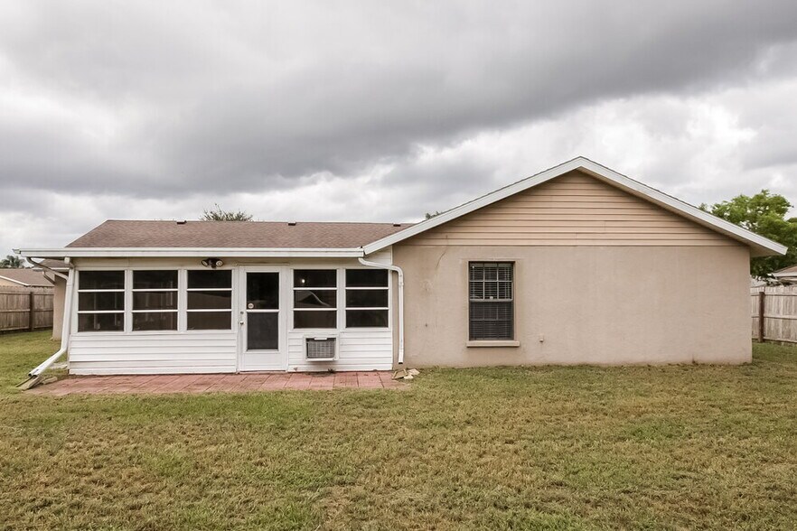 Building Photo - 3116 50th Ave Dr E