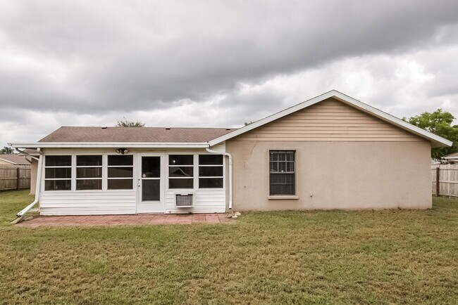 Building Photo - 3116 50th Ave Dr E