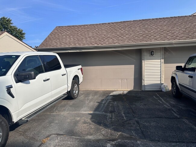 Building Photo - 1030 Emerald Dr