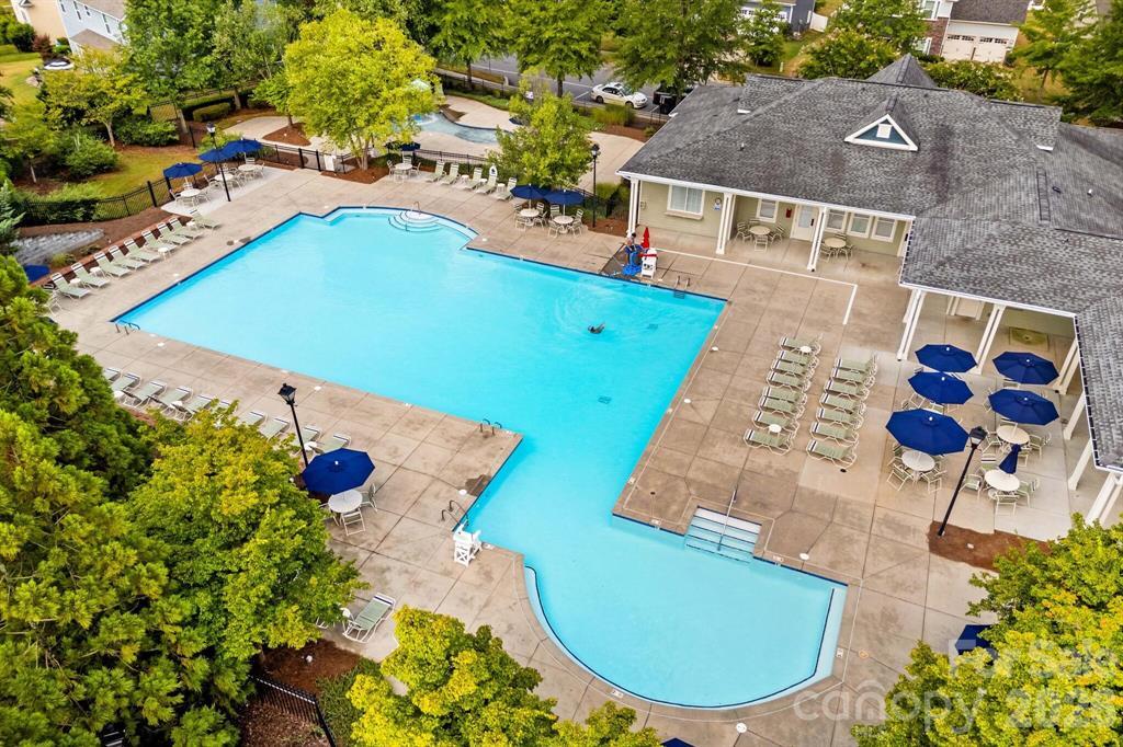 Building Photo - 16628 Summers Walk Blvd