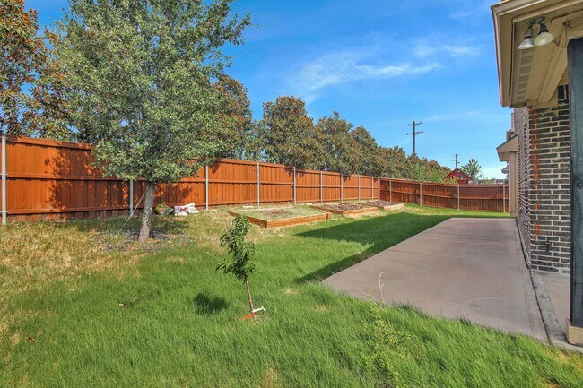 Building Photo - 12353 Flowering Dr
