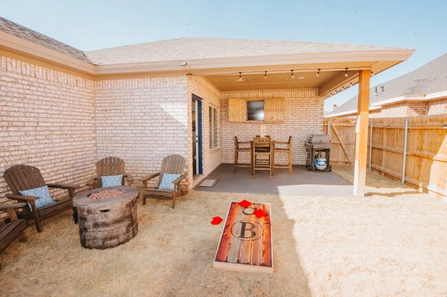Building Photo - Elegant Home in Northwest Lubbock - Frensh...