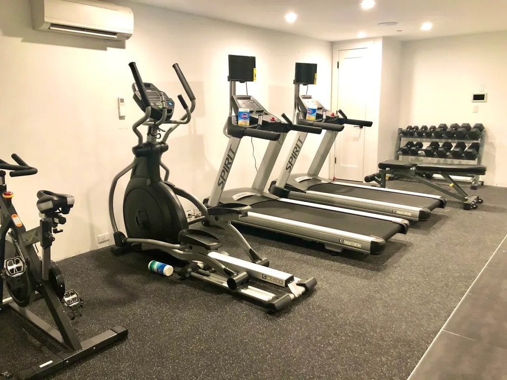 Building Photo - Furnished room/NOT APARTMENT