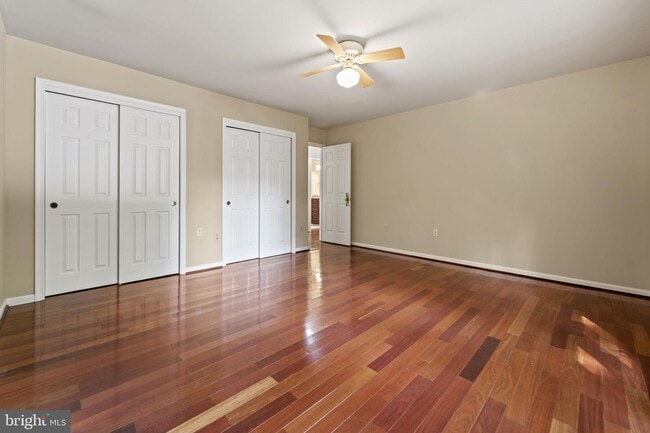 Building Photo - 7500 S Valley Dr