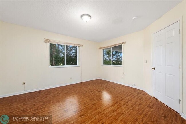 Building Photo - 8462 NW 40th St