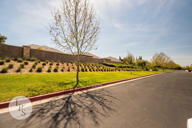 Building Photo - Copper Eastside Home, 2BR/2BA, CUSD, Gated...