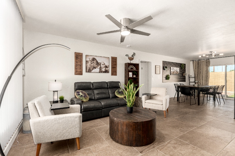 Building Photo - 1328 W 6th St