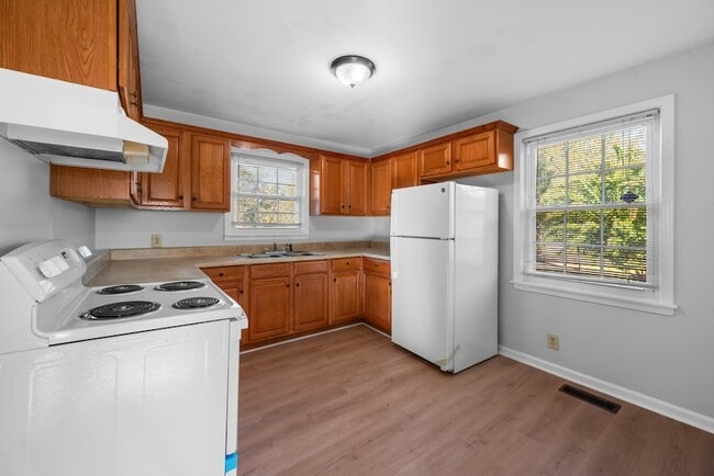 Building Photo - 4012 Oxbow Dr