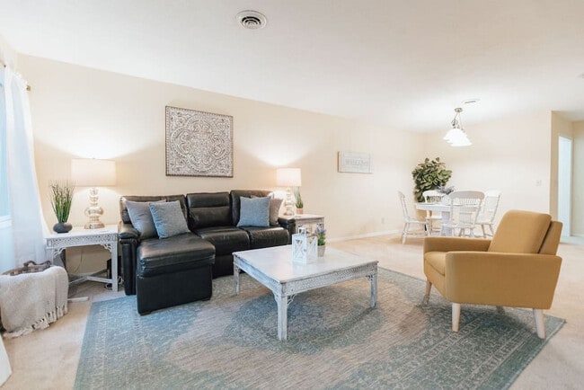 Building Photo - 722 Liberty Bell Blvd