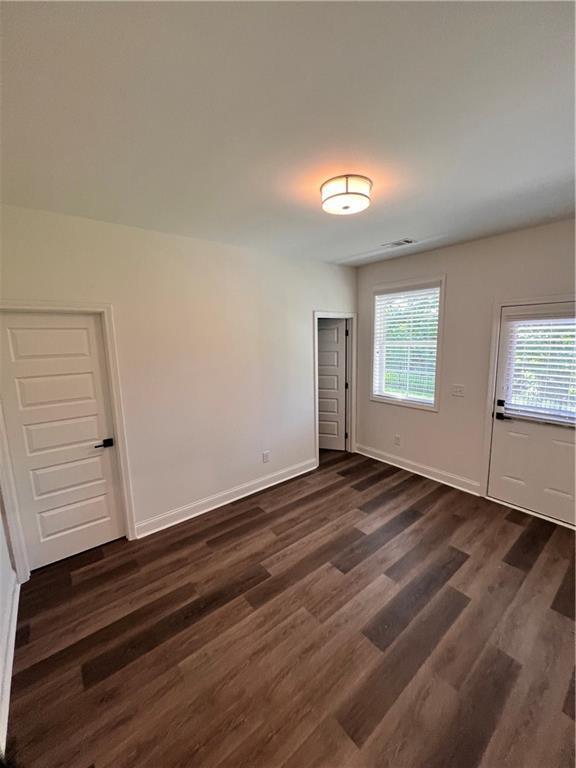 Building Photo - 1355 Oak Dr