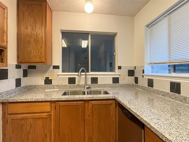 Building Photo - 331 Cobbleton Dr