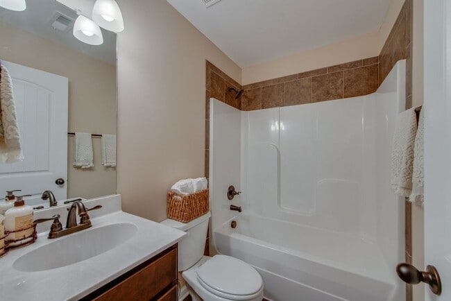 Building Photo - Meadow Ridge Town Homes