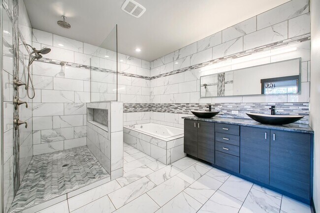 Building Photo - 4105 N Adams St