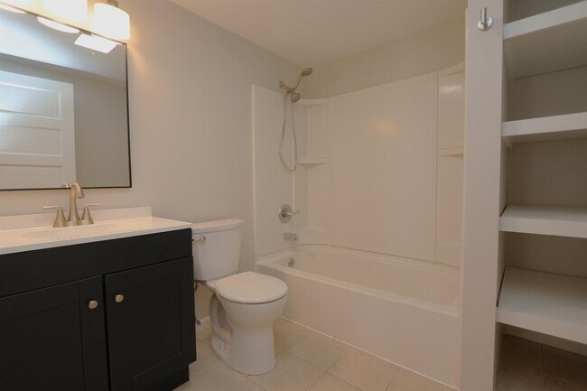 Building Photo - 781 Beech St