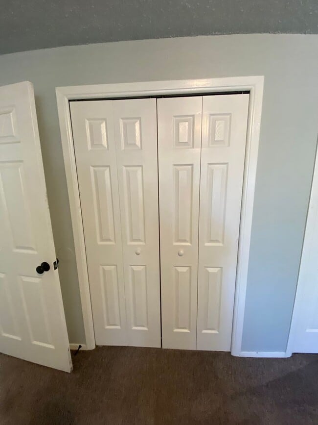 Building Photo - Ready first of June / 3 bedroom 2 bathroom...