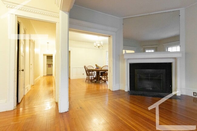 Building Photo - Coolidge Corner Area of Brookline, Free Wa...