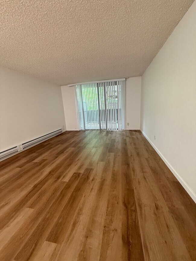 Building Photo - Spacious 2-bed 2-bath condo now available ...