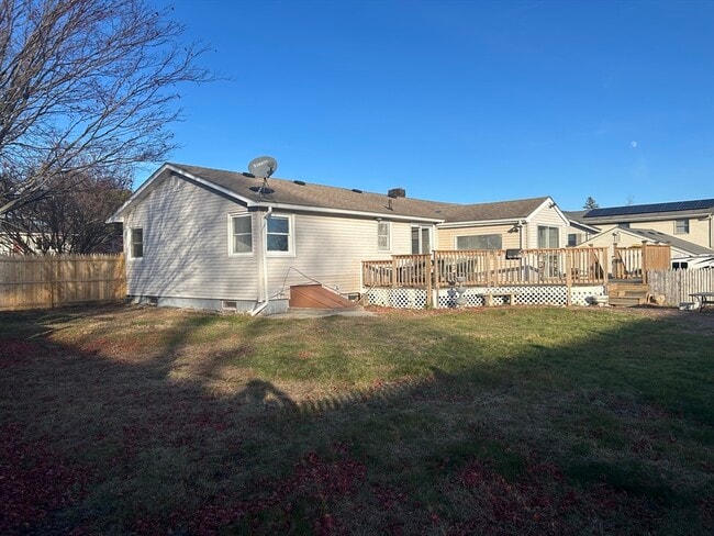 Building Photo - 4 Meadowview Ln