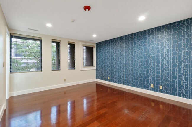 Building Photo - 115 E Jefferson St