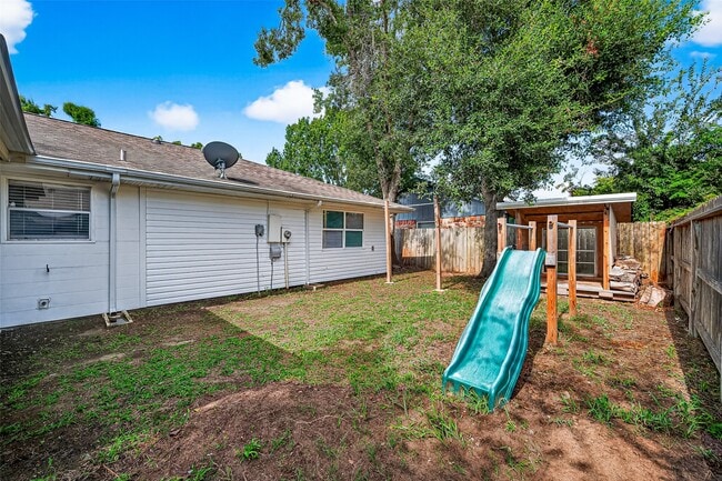 Building Photo - 7111 Tara Dr