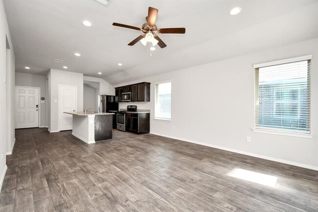 Building Photo - 9882 Laurel Lake Dr