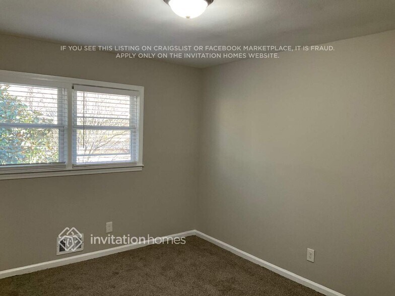 Building Photo - 3558 Pine Needle Dr SW