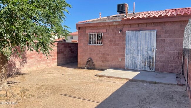 Building Photo - 11040 Sunshine Ct