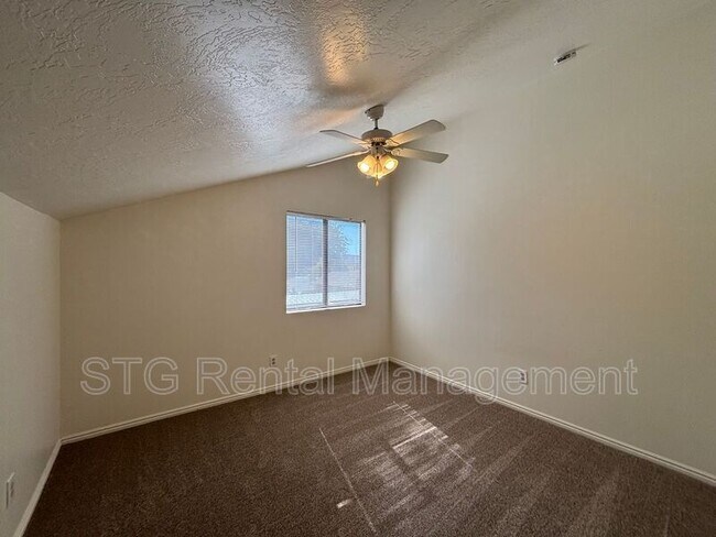 Building Photo - 777 S 400 E