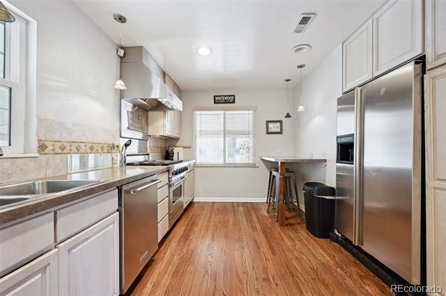 Building Photo - 754 Krameria St