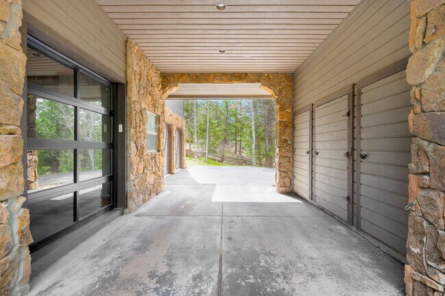 Building Photo - 1BD, 1BA Mountain Gatehouse in Conifer
